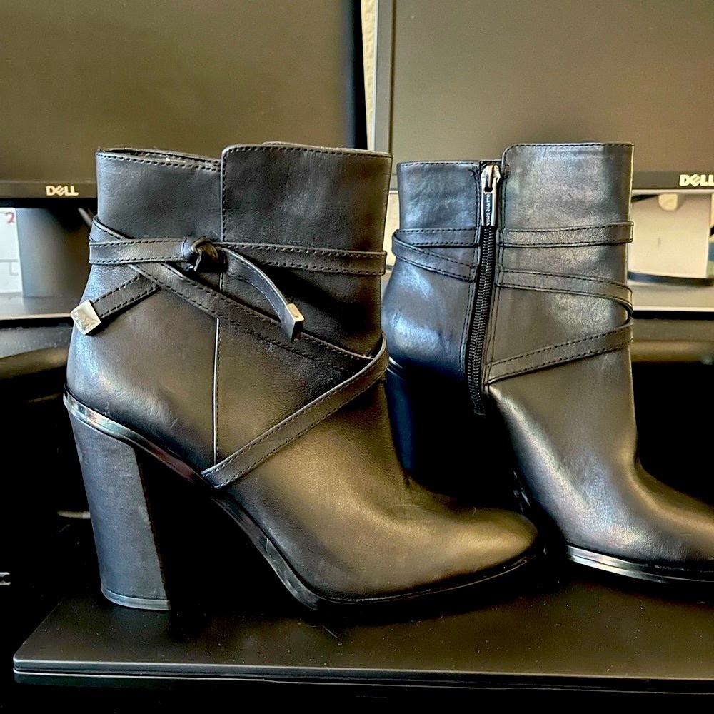Vince Camuto black leather boots size 7-NWOT
